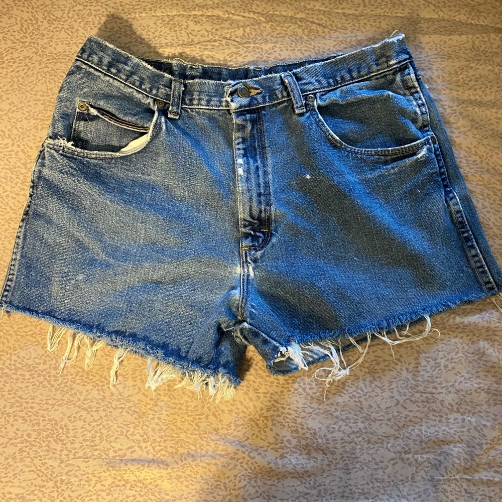 high rise wrangler shorts